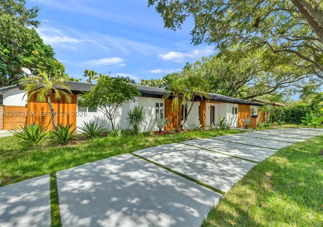 Photo 4 of Single family home for sale at 15321 Sw 82Nd Ave, Palmetto Bay, FL 33157 | MLS# A12073146 | Listing updated on 2026-09-10