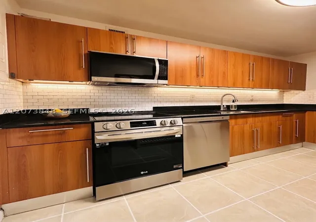 Photo 4 of Condo for sale at 3000 S Ocean Dr #1218, Hollywood, FL 33019 | MLS# A12073848 | Listing updated on 2026-10-07