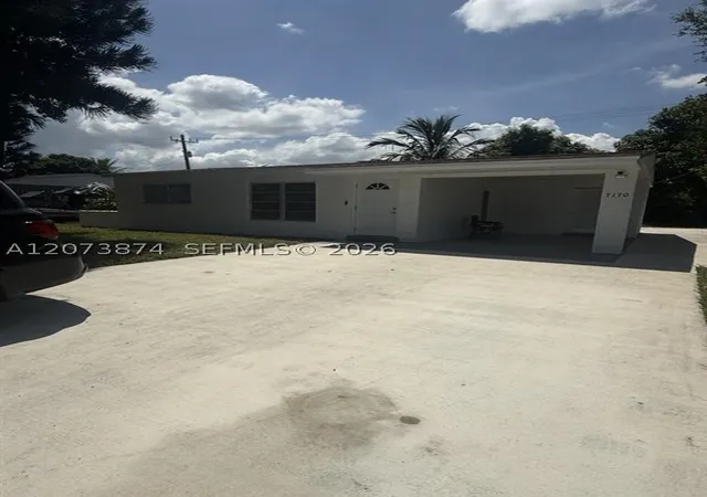 Photo 3 of Sale Pending at 7170 Custer St, Hollywood, FL 33024 | MLS# A12073874 | Listing updated on 2026-09-13