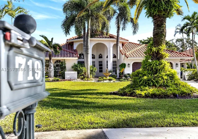 Photo 3 of Sale Pending at 719 Crystal Ct, Weston, FL 33326 | MLS# A12073186 | Listing updated on 2026-10-05