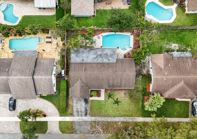 Photo 3 of Single family home for sale at 5009 Sw 104th Ave, Cooper City, FL 33328 | MLS# A12073454 | Listing updated on 2026-09-10