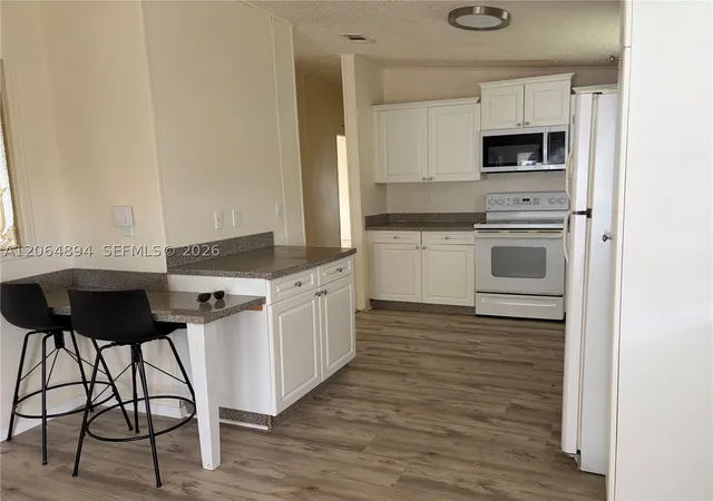 Photo 4 of Manufactured home for sale at 35303 Sw 180Th Ave Lot 333, Homestead, FL 33034 | MLS# A12064894 | Listing updated on 2026-09-09