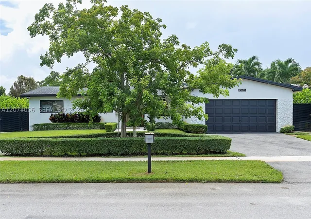 Photo 2 of Single family home for sale at 10630 Nw 19th Pl, Pembroke Pines, FL 33026 | MLS# A12074006 | Listing updated on 2026-09-12