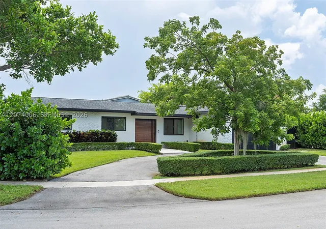 Photo 3 of Single family home for sale at 10630 Nw 19th Pl, Pembroke Pines, FL 33026 | MLS# A12074006 | Listing updated on 2026-09-12