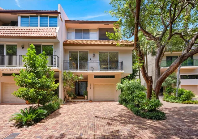 Photo 1 of Townhouse for sale at 5996 Paradise Point Dr, Palmetto Bay, FL 33157 | MLS# A12068582 | Listing updated on 2026-09-01