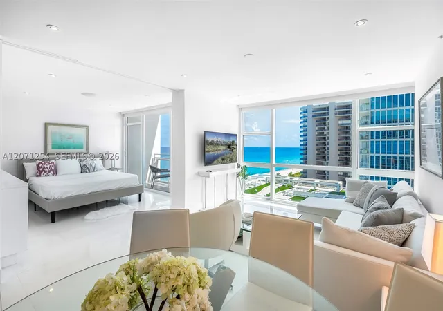 Listing Photo 4 - Condo for sale in building located at 6801 Collins Ave, Miami Beach, FL 33141 - Unit #1206/1210