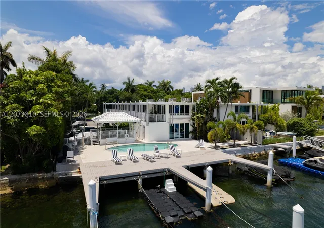 Listing Photo 1 - Condo for sale in building located at 405 N Hibiscus Dr, Miami, FL 33139 - Unit #202