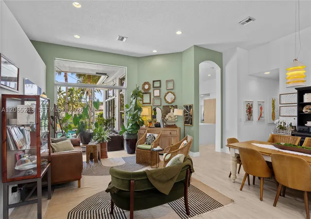 Photo 4 of Single family home for sale at 4015 Crossbill Ln, Weston, FL 33331 | MLS# A12065213 | Listing updated on 2026-09-14