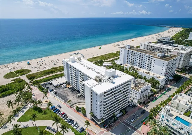 Listing Photo 3 - Condo for sale in building located at 465 Ocean Dr, Miami, FL 33139 - Unit #512