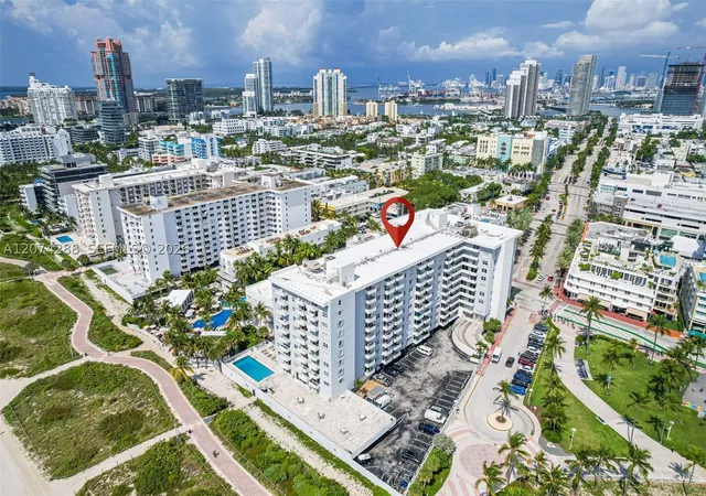 Listing Photo 4 - Condo for sale in building located at 465 Ocean Dr, Miami, FL 33139 - Unit #512