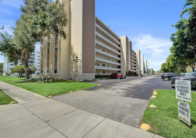 Photo 3 of Condo for sale at 1001 Ne 14th Ave #402, Hallandale Beach, FL 33009 | MLS# A12074041 | Listing updated on 2026-10-05
