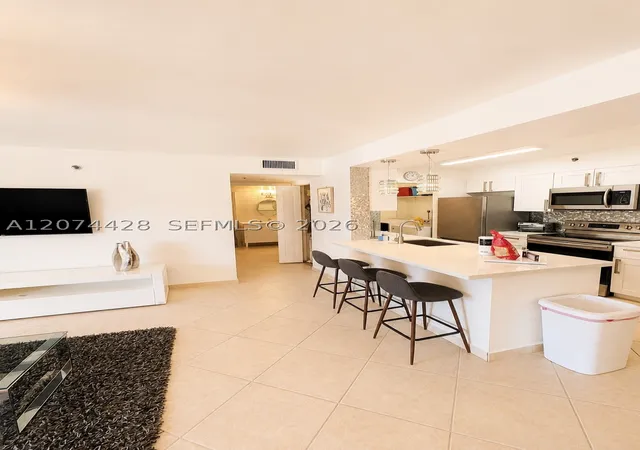 Listing Photo 5 - Condo for sale in building located at 19701 E Country Clb Dr, Miami, FL 33180 - Unit #5605
