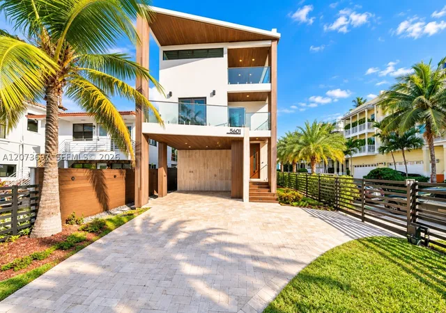 Photo 2 of Single family home for sale at 5601 N Ocean Dr, Hollywood, FL 33019 | MLS# A12073697 | Listing updated on 2026-09-18
