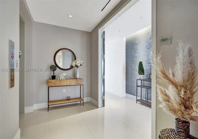 Photo 4 of Condo for sale at 3250 Ne 188Th St #501, Aventura, FL 33180 | MLS# A12074581 | Listing updated on 2026-09-21