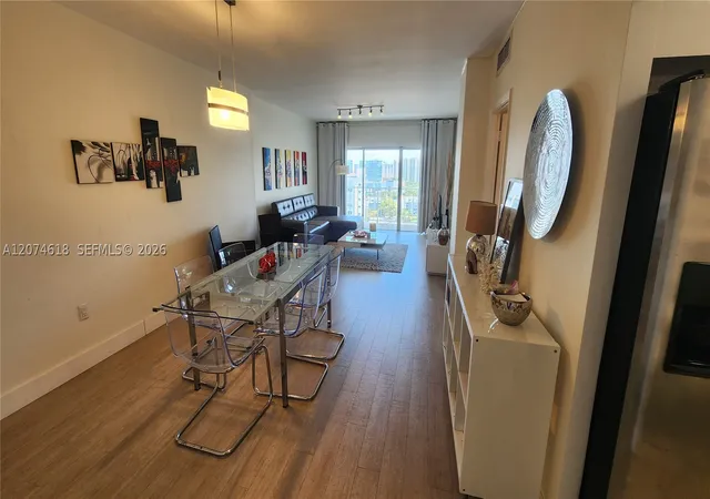 Photo 4 of Condo for sale at 500 Bayview Dr #1725, Sunny Isles Beach, FL 33160 | MLS# A12074618 | Listing updated on 2026-09-17