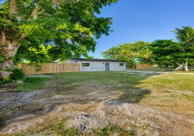 Photo 2 of Single family home for sale at 980 Nw 13th St, Homestead, FL 33030 | MLS# A12074557 | Listing updated on 2026-09-11