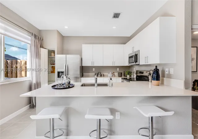 Photo 2 of Townhouse for sale at 754 Se 15 St, Homestead, FL 33034 | MLS# A12074806 | Listing updated on 2026-09-23