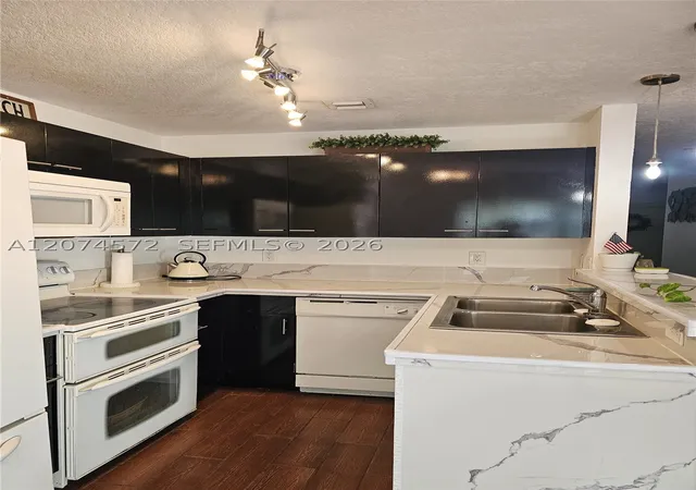 Photo 4 of Townhouse for sale at 126 Hidden Ct Rd #27-D, Hollywood, FL 33023 | MLS# A12074572 | Listing updated on 2026-09-28