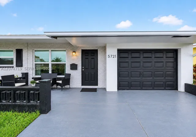 Photo 1 of Single family home for sale at 5721 Nw 64th Way, Tamarac, FL 33321 | MLS# A12074719 | Listing updated on 2026-09-26