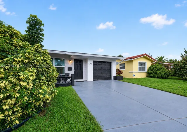 Photo 3 of Single family home for sale at 5721 Nw 64Th Way, Tamarac, FL 33321 | MLS# A12074719 | Listing updated on 2026-09-26