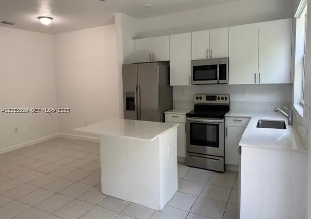 Photo 3 of Townhouse for sale at 2608 Se 19th St, Homestead, FL 33035 | MLS# A12065923 | Listing updated on 2026-08-30