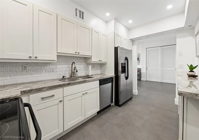 Photo 3 of Condo for sale at 90 Edgewater Dr #PH11, Coral Gables, FL 33133 | MLS# A12074208 | Listing updated on 2026-09-11