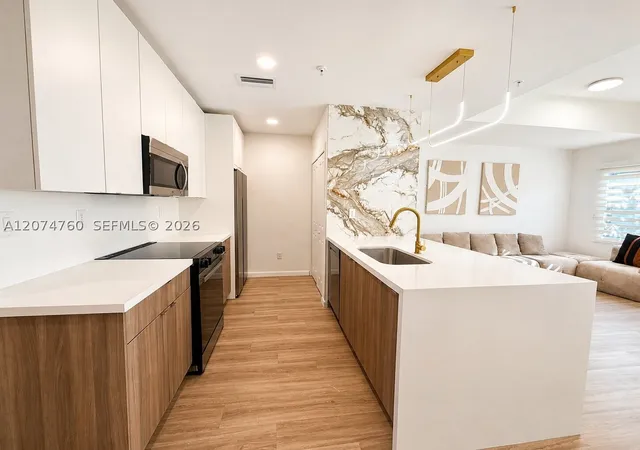 Photo 3 of Townhouse for sale at 2511 Pierce St #7, Hollywood, FL 33020 | MLS# A12074760 | Listing updated on 2026-09-08
