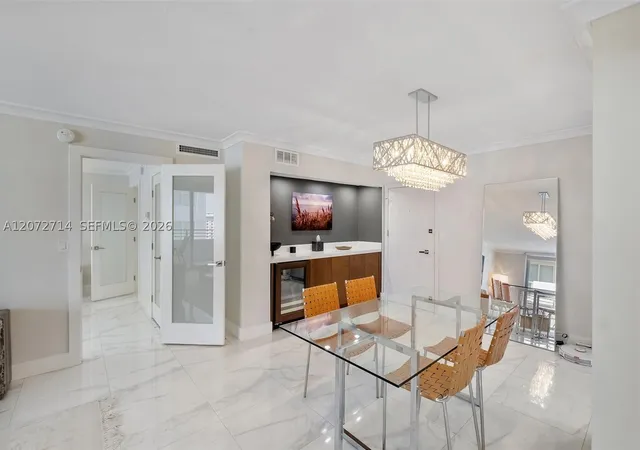 Listing Photo 4 - Condo for sale in building located at 5555 Collins Ave, Miami, FL 33140 - Unit #16B