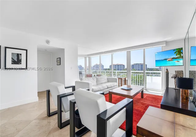 Listing Photo 2 - Condo for sale in building located at 400 S Pointe Dr, Miami, FL 33139 - Unit #505