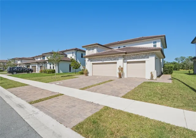 Photo 3 of Single family home for sale at 4372 Sw 122nd Ter, Davie, FL 33330 | MLS# A12074929 | Listing updated on 2026-09-10