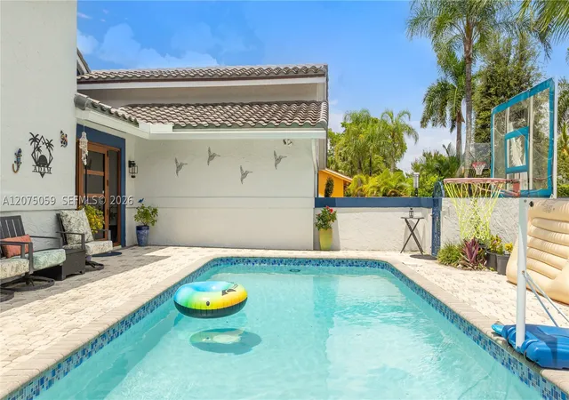 Photo 3 of Single family home for sale at 801 Mockingbird Ln, Plantation, FL 33324 | MLS# A12075059 | Listing updated on 2026-09-13
