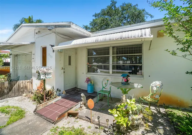 Photo 2 of Sale Pending at 7509 Garfield St, Hollywood, FL 33024 | MLS# A12075211 | Listing updated on 2026-09-03