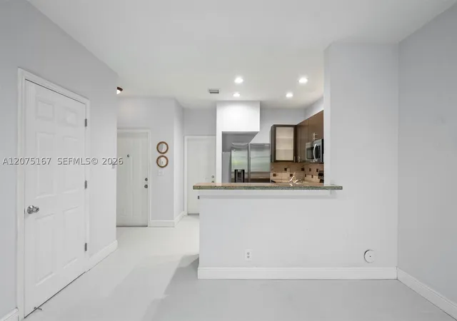 Photo 3 of Townhouse for sale at 3810 Tree Top Dr, Weston, FL 33332 | MLS# A12075167 | Listing updated on 2026-09-11