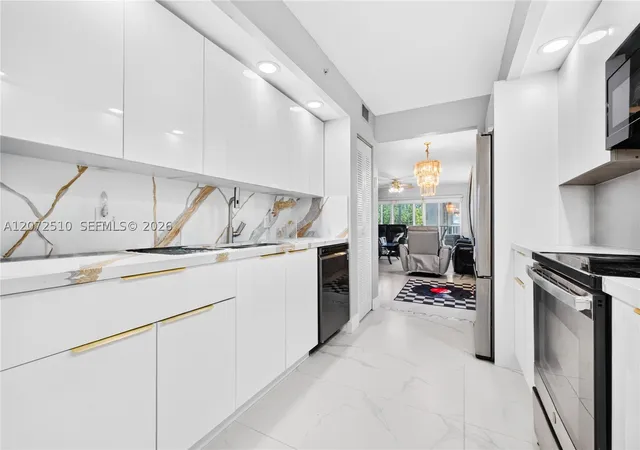 Listing Photo 5 - Condo for sale in building located at 1651 Sw 127Th Ave, Pembroke Pines, FL 33027 - Unit #212A
