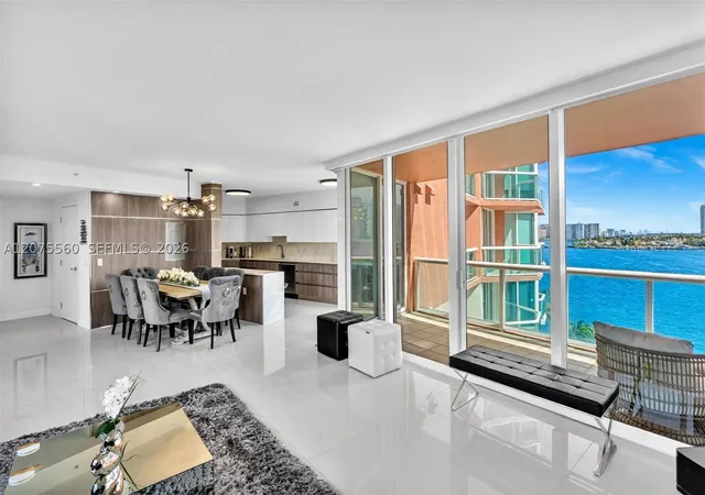 Listing Photo 3 - Condo for sale in building located at 3370 Hidden Bay Dr, Miami, FL 33180 - Unit #815