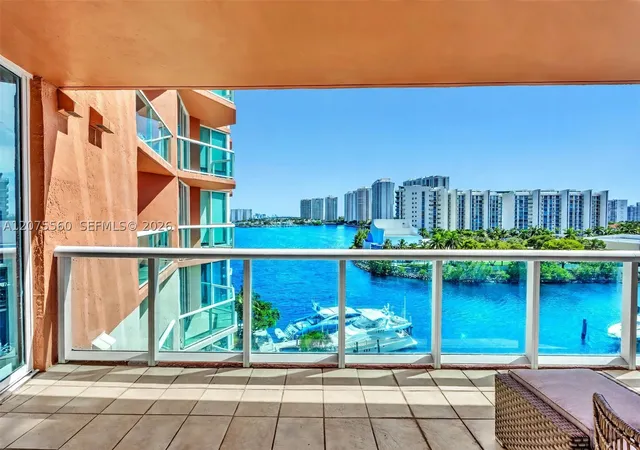 Listing Photo 4 - Condo for sale in building located at 3370 Hidden Bay Dr, Miami, FL 33180 - Unit #815