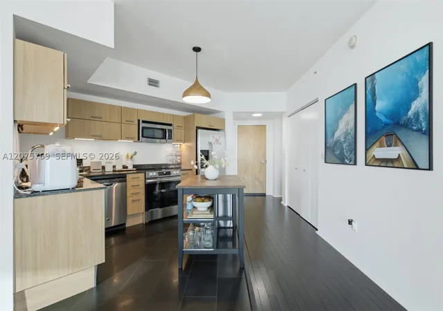 Photo 4 of Condo for sale at 350 S Miami Ave #2601, Miami, FL 33130 | MLS# A12075769 | Listing updated on 2026-10-06