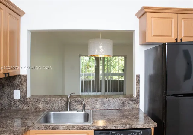 Listing Photo 4 - Condo for sale at Village Of Kings Creek, Unit L-406 7860 Camino Real, Village Of Kings Creek, Miami, FL 33143 | Built Year: 1972-1973