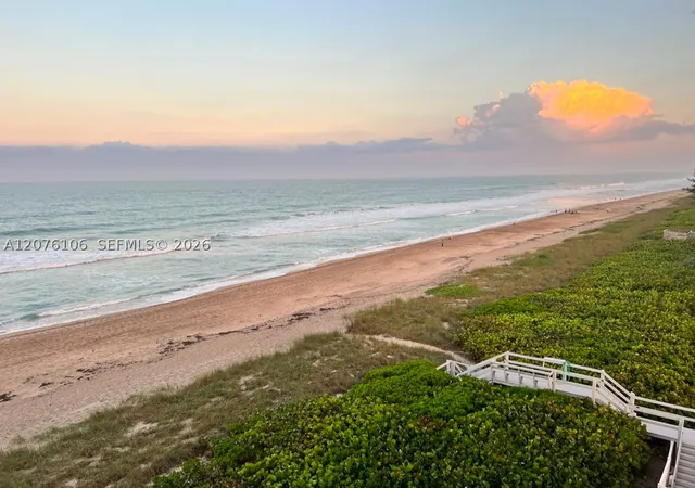 Listing Photo 4 - Condo for sale in building located at 10980 S Ocean Dr, Jensen Beach, FL 34957 - Unit #612