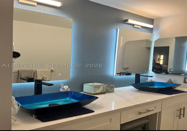 Listing Photo 5 - Condo for sale in building located at 10980 S Ocean Dr, Jensen Beach, FL 34957 - Unit #612