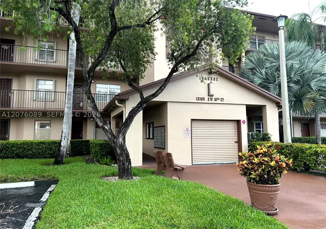 Listing Photo 2 - Condo for sale in building located at 13105 Sw 16Th Ct, Pembroke Pines, FL 33027 - Unit #105L