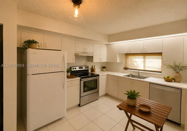 Listing Photo 5 - Condo for sale in building located at 13105 Sw 16Th Ct, Pembroke Pines, FL 33027 - Unit #105L
