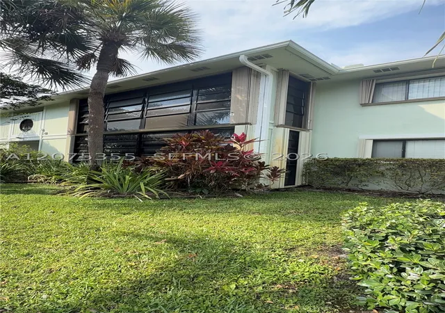Listing Photo 3 - Condo for sale in building located at 761 Ne 199Th St, Miami, FL 33179 - Unit #202