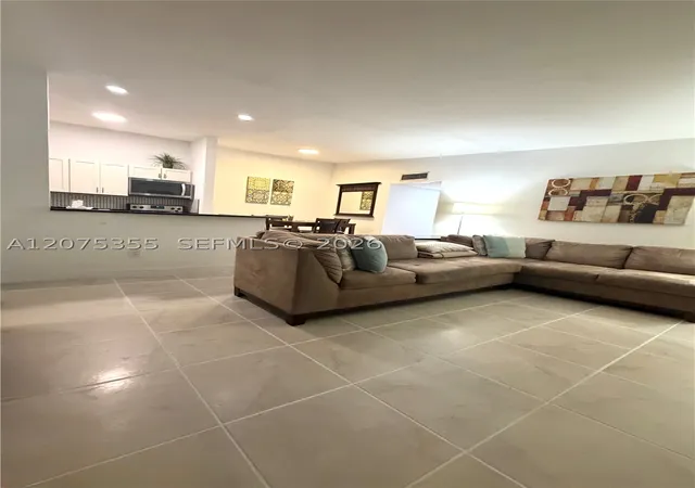 Listing Photo 5 - Condo for sale in building located at 761 Ne 199Th St, Miami, FL 33179 - Unit #202