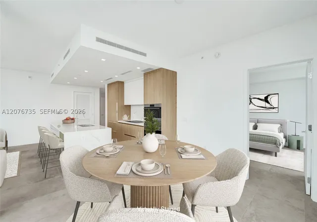 Listing Photo 2 - Condo for sale in building located at 2411 Laguna Cir, North Miami, FL 33181 - Unit #2511