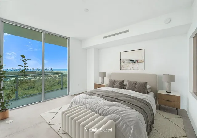 Listing Photo 4 - Condo for sale in building located at 2411 Laguna Cir, North Miami, FL 33181 - Unit #2511