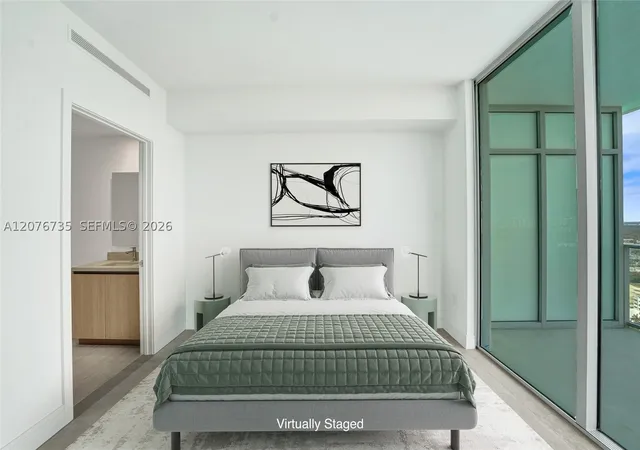 Listing Photo 5 - Condo for sale in building located at 2411 Laguna Cir, North Miami, FL 33181 - Unit #2511