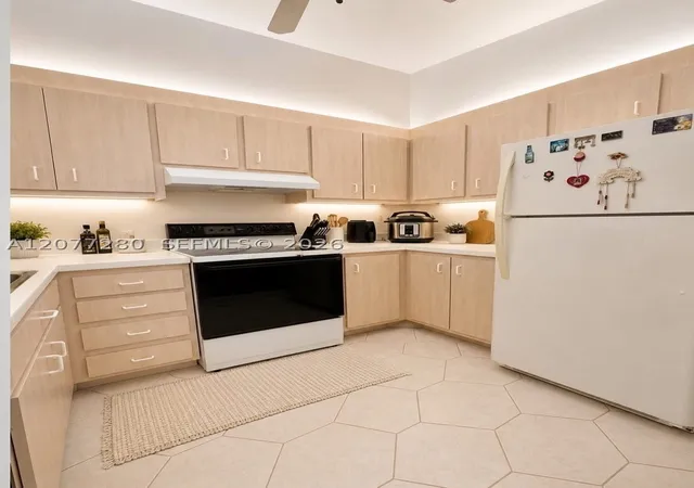 Photo 4 of Condo for sale at 301 N Pine Island Rd #220, Plantation, FL 33324 | MLS# A12077280 | Listing updated on 2026-08-31