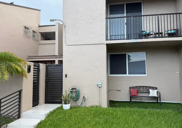 Listing Photo 3 - Condo for sale at Oakview Condo No 1, Unit 5 9171 Fontainebleau Blvd, Oakview Condo No 1, Miami, FL 33172 | Built Year: 1972-1997