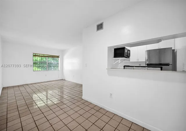 Listing Photo 2 - Condo for sale at Laguna Condo, Unit 204 220 Nw 107Th Ave, Laguna Condo, Miami, FL 33172 | Built Year: 1973-1986